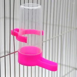 Andra fågelförsörjningar 2st plastpapegoja Pet Small Size Drinker Feeder Waterer Clip för Automatic Drinking Fountain Birds Water Bottle