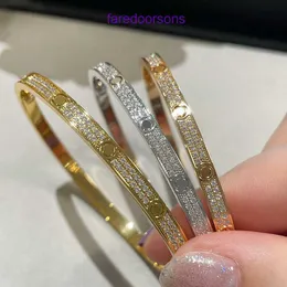 Modearmband Carter Ladies Rose Gold Silver Lady Bangle V Gold High Edition smal alla Sky Star Armband för kvinnor pläterade med 18K har presentförpackning