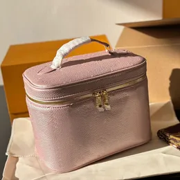 Klassisk kosmetisk väska kvinnor handväska designer axelpåsar mode brev tryck äkta läder mode toppkvalitet borttagbar axelband blixtlås öppen