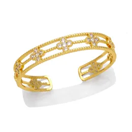 Designer pulseiras de luxo jóias charme pulseira mulheres bangle carta banhado aço inoxidável 18k pulseira de ouro festa presentes acessórios oco out 340