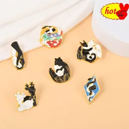 Drache Yin Yang Koi Katze und Baby Hände Emaille Pins Liebe Eis Katze Kaffee Planet Zauberer Brille Zauberbuch Legierung Brosche Abzeichen