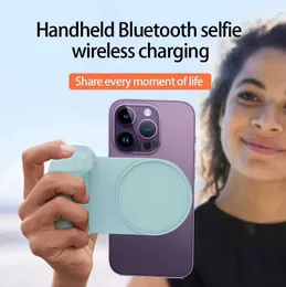 Selfie Monopods Ny multifunktionell telefonhållare 5W 7,5W Trådlös laddningsfäste Bluetooth -kamerapinne med 5000mAh Battery Handlade selfie YQ240110