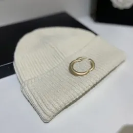 Berretti firmati Cappello per uomo Cofano invernale Casquette da donna Cashmere Lettere dorate Berretto lavorato a maglia Moda di strada Cappelli con teschio Cappucci elastici in lana spessa -3