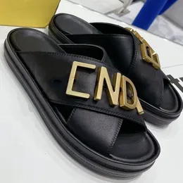 Designer Graphy Sandals Fashion Women Men's Colored Leather Metal Letter Sandaler Bekväma plattform Slippare utomhusstrand tofflor