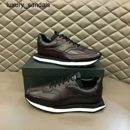 Berluti Mens Leather Sneakers Top Berluti New Pulse Sports and Casual Shoes with Contrastering Color Patchwork Silhuetter Extern stansade andningsbara skor RJ RJ