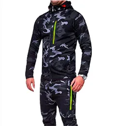 2018 New Zipper Camouflage Giacca da corsa da uomo Plus Size Camo Cappotti con cappuccio Giacca militare da uomo Allenamento all'aperto Cappotto sportivo1242715