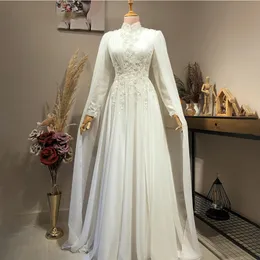 Eleganti abiti da sera arabi Dubai bianchi a linea A con mantella collo alto maniche lunghe abito formale musulmano appliques in pizzo lunghezza del pavimento personalizzato