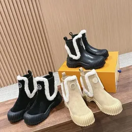 Ruby Flat Half Boot Designer Women Platform Boots Ongury Luxury Classic Leather Rubber Anti-slip Flat Ranger Boot Boot Boots عالية الجودة الحجم 35-42