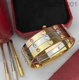 Designer Bracelet 18k Gold Couple High Quality Bangle Men Women Birthday Gift Mothers Day Jewellery with Screwdriver Ornaments Wholesale Accessories JJG G2MC