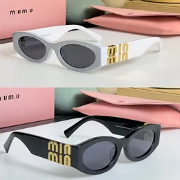 Luxuriöse Miu-Sonnenbrille. Damen-Designer-Sonnenbrille mit ovaler Platte von Miu, gehärtete Gläser. Hübsche Sonnenbrille für Männer mit Persönlichkeit