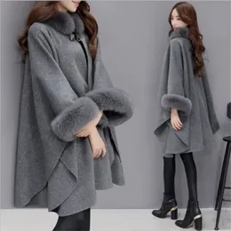 S-5XL Winter Warm Mode Mantel Horn Schnalle Woolen Poncho Capes Frauen Faux Kaninchen Fell Dolman Ärmeln Lose Lange Cappa Mantel 240110