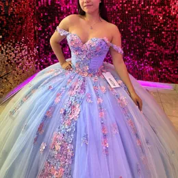 Abiti da ballo blu cielo Abiti Quinceanera con applicazioni a cuore in pizzo elegante con strascico Plus Size Sweet 16 Vestido De 15 Anos