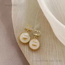 designer jewelry earing 20style Luxury Designer Brand Stud Earring Elegant Style White Round Letter Pendant For Women Party Gift High Quality Jewelry Accessory