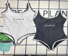 Lady Swimsuit Solid Bikini Set Onepiece badkläder bokstäver med kuddar damer baddräkt Sommar Trave Swimming Black White Color9516426