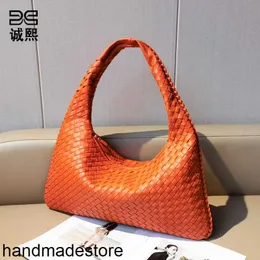 Venetaabottegas a Niche One Shoulder Dumpling Bag with Large Capacity Crescent Underarm Bag Textured One Shoulder Handbag Handcrafted Woven Bag