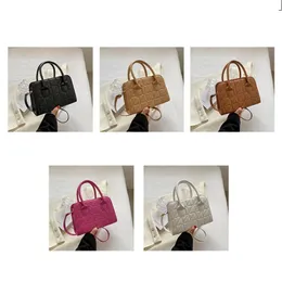 Casual messenger bag small square bag fashion simple shoulder bag trend western handbag. 2024 new style CCJ3267
