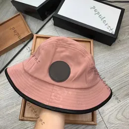 Kova şapkaları yeni 2024 desingers loe biz şapka lüksler geniş ağzı şapka düz renkli mektup sunhats moda trend seyahat Buckethats mizaç maiq