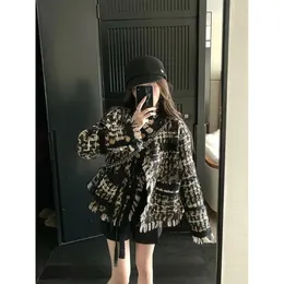 Vintage Tweed Jacket Women Korean Elegant Tassel Quilted Coat Winter Streetwear Thicken Single Breasted All Match Outwear Tops 240112