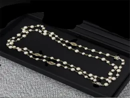 Luksusowa biżuteria Autumn Zima Naszyjnik Kryształowy rozmiar liter Pearl Long Furent Sweater Chain4326092