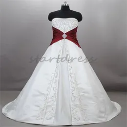 로맨틱 부르고뉴와 흰색 웨딩 드레스 고딕 끈이없는 새틴 자수 웨딩 드레스 우아한 코르셋 레이스 업 성 신부 드레스 1950 년대