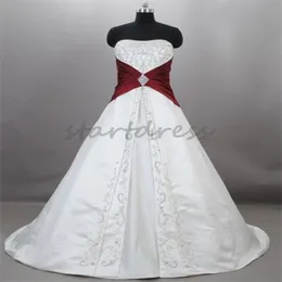 Borgogna romantica con abito da sposa bianco Abiti da sposa gotici sexy senza spalline ricamati in raso Elegante corsetto con lacci Abito da sposa castello Sposa vittoriana anni '50