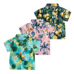 Boy Shirt Summer Beach Hawaiian Resort Style Children Floral Top2-8y Kort ärmskjortor Kids Lapel Shirt For Baby Wear 240111