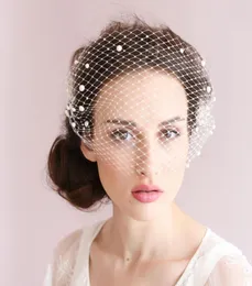 Pearl ozdobiono Bandeau Birdcage Zasłona z grzebieniem krótko -siatkowe netto Blusher Bandeau Veil Bridal Fascynator Veils Wedding BirdCA3385083