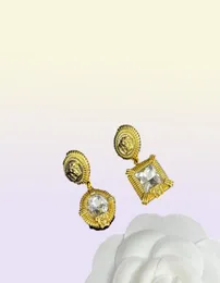 Fashion Basilisk Square Crystal Pendants kvinnors armband halsbands studörhänge set mässing 18k guldplätering damer designer smycken ve-8n16940711