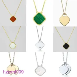 IVHZ Pendant Neckor Heart Necklace Clover Custom Designer Jewelry for Women Silver Chain Jewelrys Designers Girl Lady Birthda