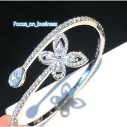 Luxury Bangle Bracelets Najwyższa jakość s925 srebrna srebrna cztery liście koniczyka bling kryształ urok otwarty Biez Bowca Wedding Jewelry Brides Partia zaręczynowa