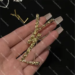 Exquisite Gold Bamboo Knot Brooches Letter Temperament Pins Designer Ladies Dress Scarves Shirt Suit Coat Sweater Brooches