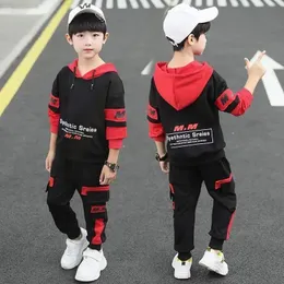 Primavera Autunno Teen Boys Set di abbigliamento Moda Felpa con cappuccio Giacche Pantaloni Sport Abbigliamento per bambini Tuta per bambini 5 6 8 10 12 anni 240111