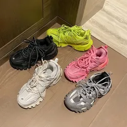 Tasarımcı Ayakkabı Track 3 Erkek Kadın Eğitmenler Track Runners 3.0 LED Spor Sneaker Runner Ayakkabı Tasarımcı Spor ayakkabılar Deri Triple S Moda Ayakkabı Siyah Beyaz Gündelik Ayakkabılar ZF24X12