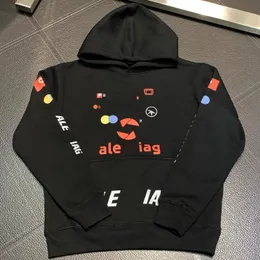 Den berömda designerns nya retrotryckta hiphop-topp med flera logotyper, varma stämpeldesign, hooded hoodie med lös silhuett för både män och kvinnor