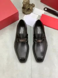 Designer-Herren-Kleiderschuhe mit Buchstabenschnalle, Leder, schwarze Herren-Kleiderschuhe, lässige Designer-Loafer, roter Teppich, Party, Abschlussball, Abend, Herren-Schuhe zum Reinschlüpfen