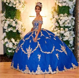2024 Royal Blue Sexy Quinceanera Dresses Gold Lace Appliques Crystal Beads Off Shoulder Tulle Plus 형식 파티 무도회 이브닝 가운 스윕 기차