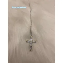 Luxury Pendant Necklace Brand Designer Schlumberger Top Sterling Silver Full Crystal Cross Gold Bucket Charm Shinning Zircon Choker för bröllopskvinnor med låda