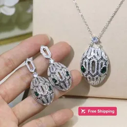 Pendientes Collar Top Joyería de alta calidad para mujeres Colgantes de serpiente Traje grueso Pendientes de lujo personalizados finos Elementos clásicos de la pografía callejera Caliente 6HMD