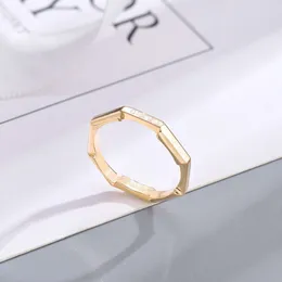 Anello geometrico in acciaio al titanio con diamanti per l'anello trendy di gioielli in stile cool con personalità di nicchia di Instagram da donna