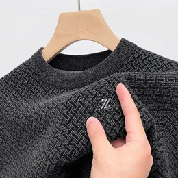 Luksusowe zimowe wysokiej jakości ciepłe męskie męskie swobodne szyi sweter haftowany design na długim rękawie Tops M-3xl 240111