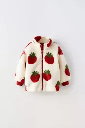 Jackets Outerwear Autumn Winter 2024 Girls Baby Print Velvet Zipper Simple Long Sleeve Lovely Strawberry Childrens Clothing