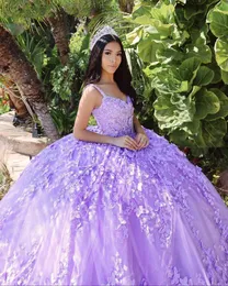 ドレスライラックレースQuinceanera Dresses 2022 With Cape Vestidos de 15 Anos 3D Butterfly Floral Glitter Puffy Ballgown Sweet 15/16 Dress Pro