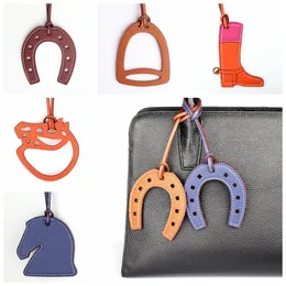 Designer de moda pu couro falso ferradura sapato bota chaveiro pingente para mulheres senhoras saco charme acessórios ornamento presentes 240112