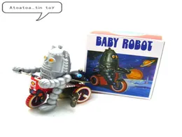 Classic Robot Tin Win Up Clockwork Toys Electric Baby Robot Woundup Tin Toy dla dzieci dorosłych Kolekcja edukacyjna Prezent SH1903805417