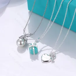 Designer T Series Love Key Pendant Necklace For Women With Bowknot Pearl Blue Gift Box Inkluderade Deluxe Collar Chain Jewelry