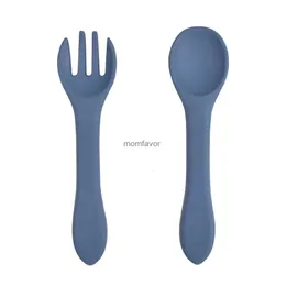 Novas mamadeiras # 2 PCS Colher de silicone Garfo para utensílios de bebê Conjunto de alimentos auxiliares para crianças aprenderem a comer treinamento Garfo macio para alimentação de utensílios de mesa infantis