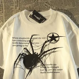 男性と女性のためのアメリカンレトロストリートスパイダーグラフィックTシャツ夏のルーズフィッティングカレッジスタイルカップル短袖トップY2K 240113