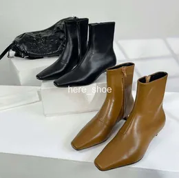 2024 toteme sapatos de couro superior botas de tornozelo de salto baixo moda feminina pousio trabalho cavaleiro botas de designer