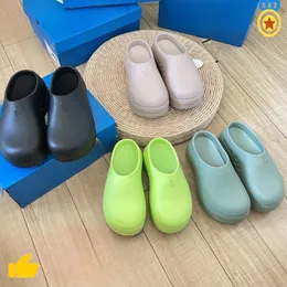 Designer tofflor Slider Foam Runner Mule Eva Heel Casual Shoes Beach Mens Sandaler Flat and Ultra Light Womens Colorful Tisters