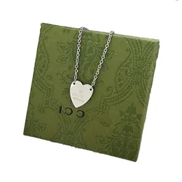 Collana con ciondolo a forma di cuore di marca DesignPer donne Collane in argento Regalo di design vintage Catena lunga Coppia di innamorati Collana di gioielli di famiglia Celtico Ivnx